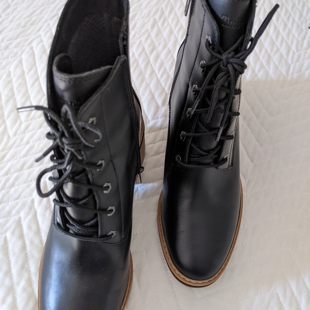 NWOB Timberland Sienne High Lace-Up WP Side Zip Boot Blk Leather.Wms size 9.5